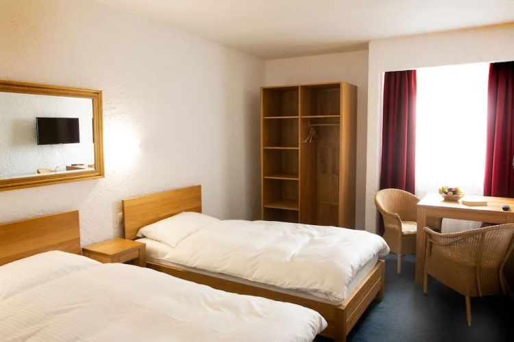 Elan Hotel
