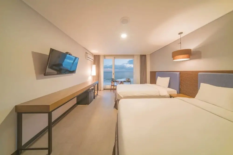 Deluxe Twin room with balcony