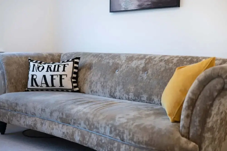 Comfy 3 Bed House - Free Parking