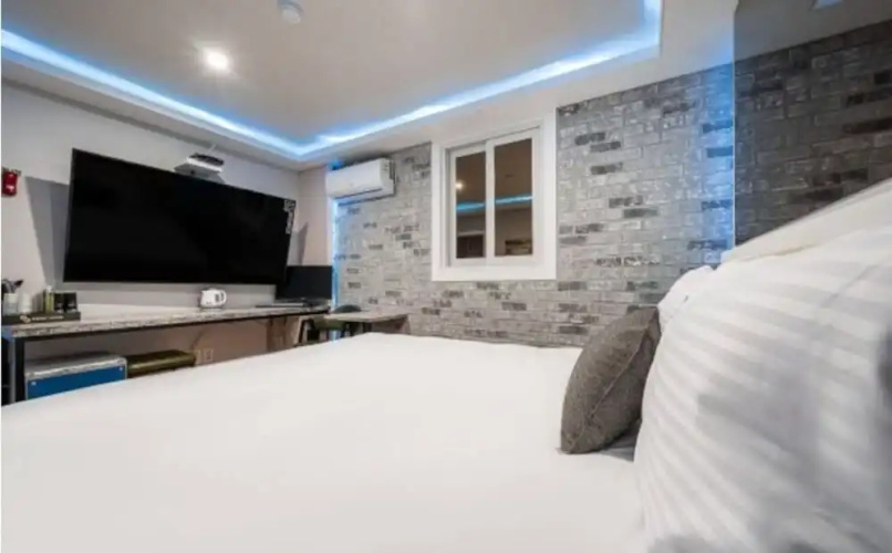 Sweet Hotel
