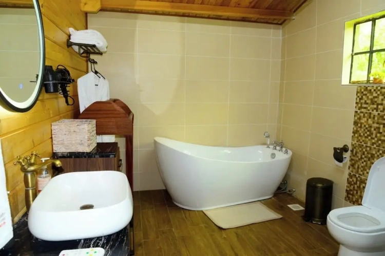 2 Bedrooms Cottage with balcony and with garden view