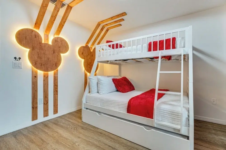 4 Bedrooms Cottage