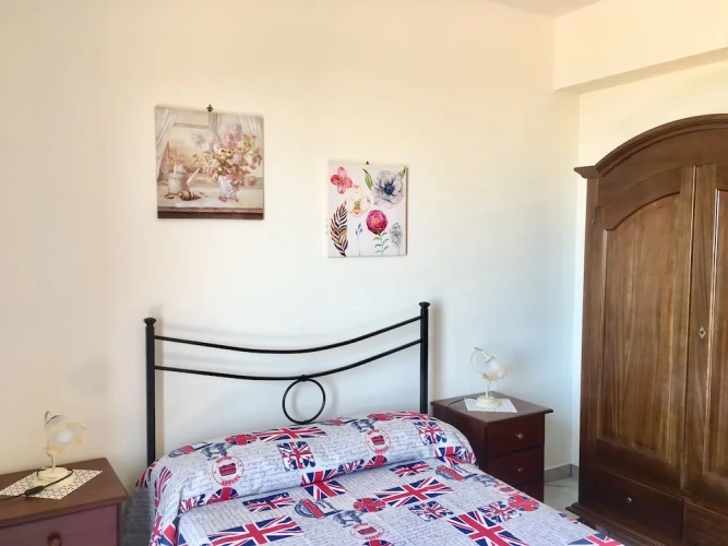5 Bedrooms Villa