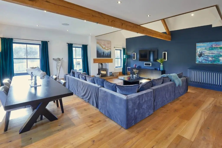 Host Stay The Lakehouse