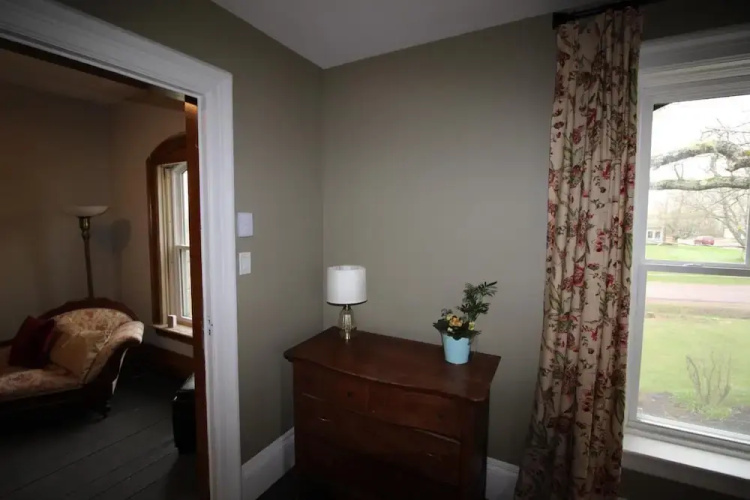 Maplehurst Manor B&B