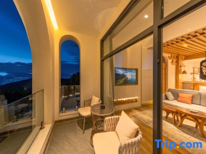 Standard Double room with lake view