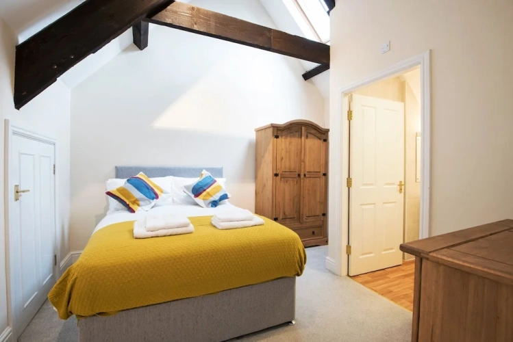2 Bedrooms Apartment