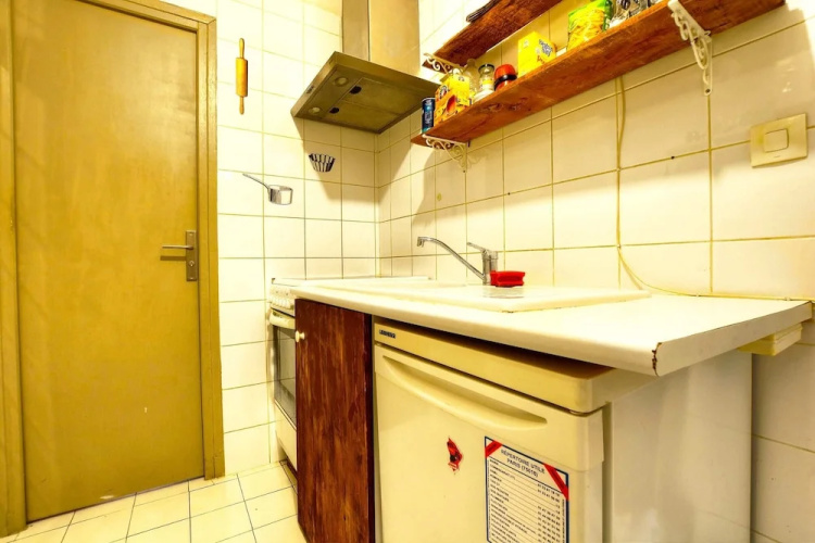 Rustic 1 Bedroom Apartment in Montmarte