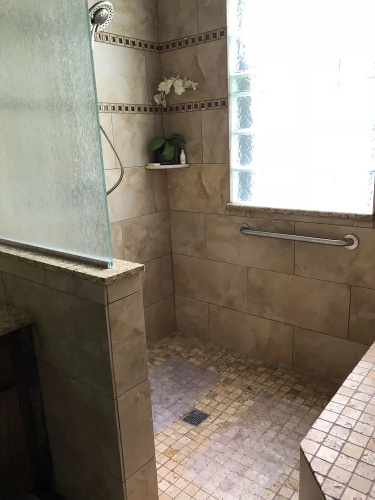 Twelve Oaks Hill Country Inn