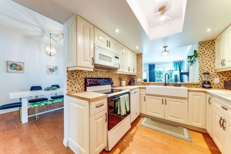 4 Bedrooms Cottage