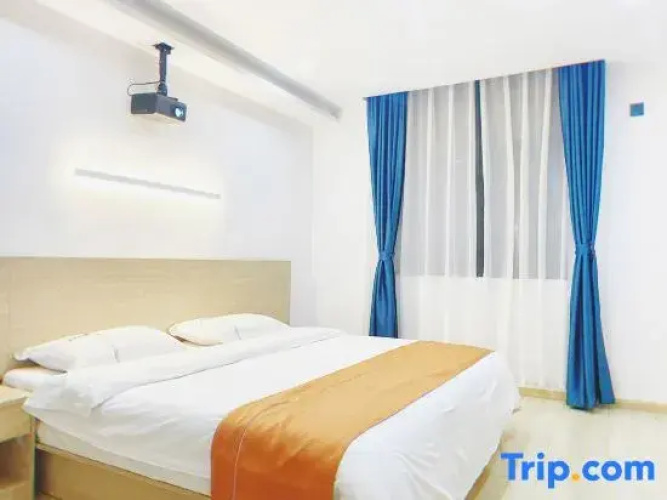 Sansishe Hotel (Kunming college store)