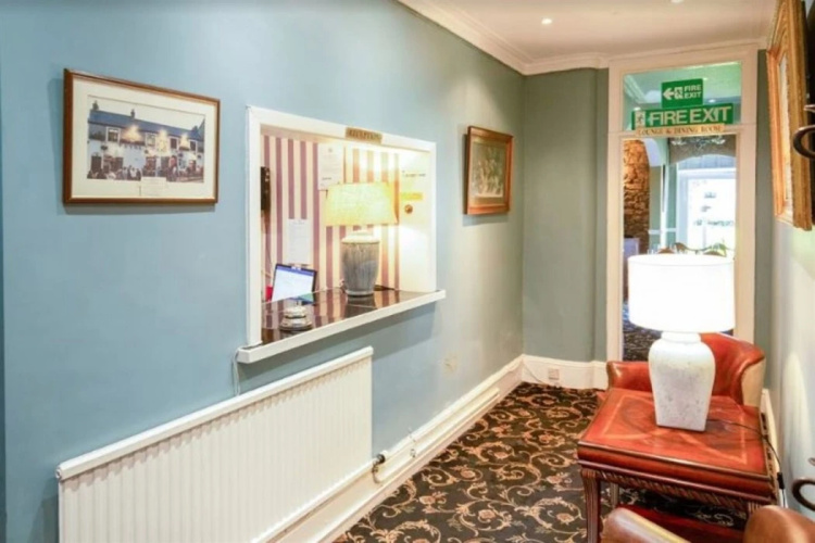 OYO Lamphey Hall