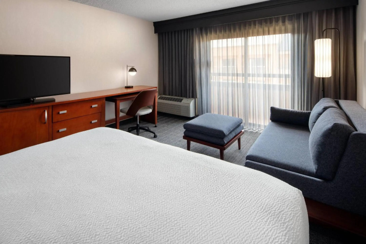 Courtyard by Marriott Bakersfield