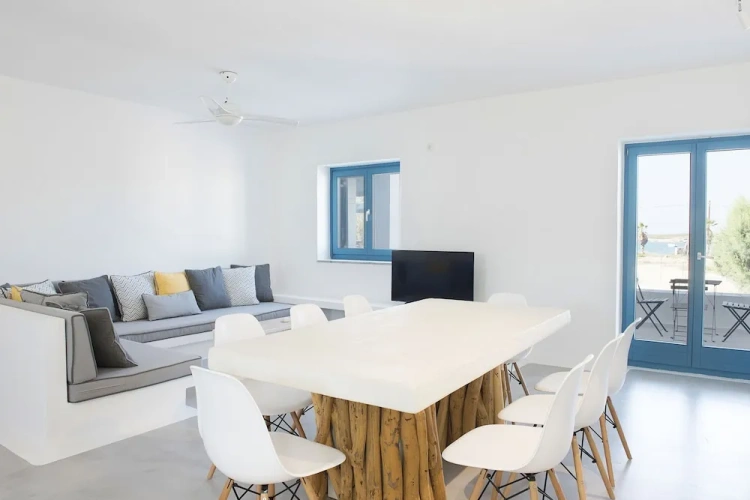 3 Bedrooms Duplex Cottage beachfront