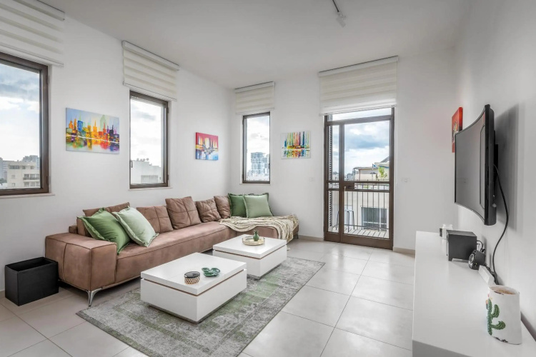 Modern & Bright 3 BDR close to the beach