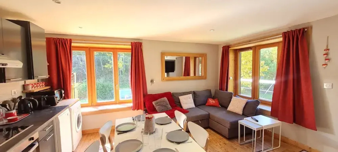 Alpine Apartment for 6 Guests