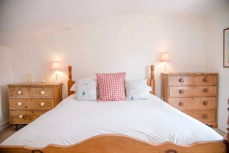 2 Bedrooms Cottage