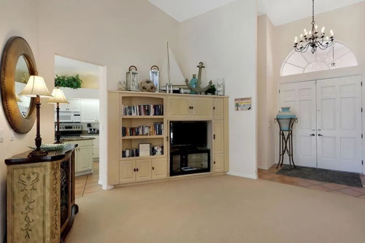 Colonial Ave Home