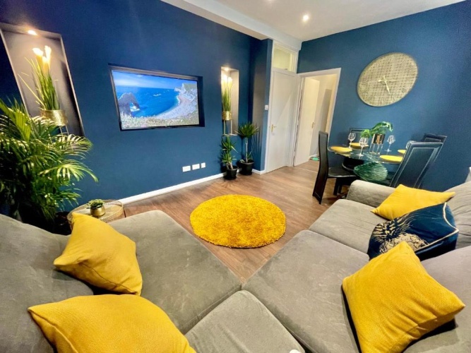 2 Bedrooms Apartment