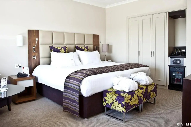 Five Lakes Resort