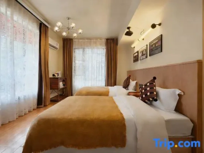 Standard Twin room with garden view