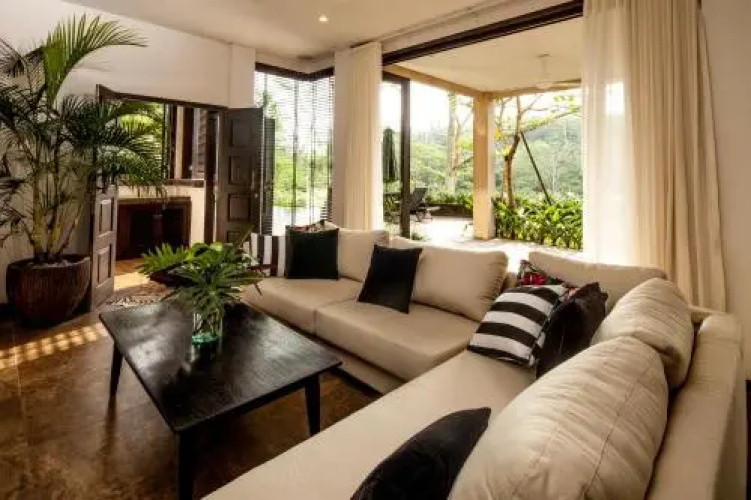 Villa Naga Putih