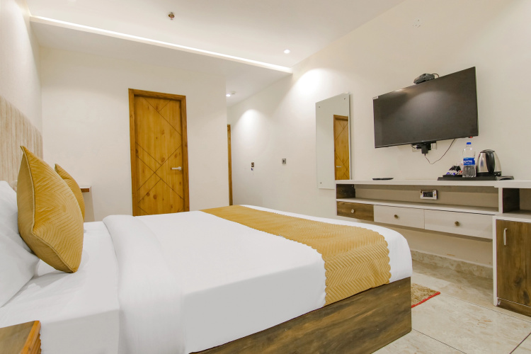 Fabhotel Prime The Eminence