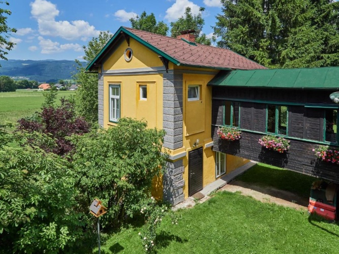 2 Bedrooms Cottage