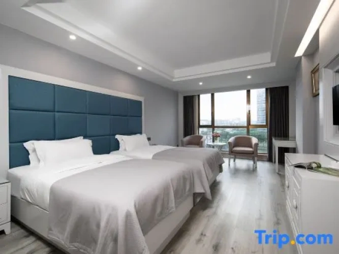 Standard Twin room with river view