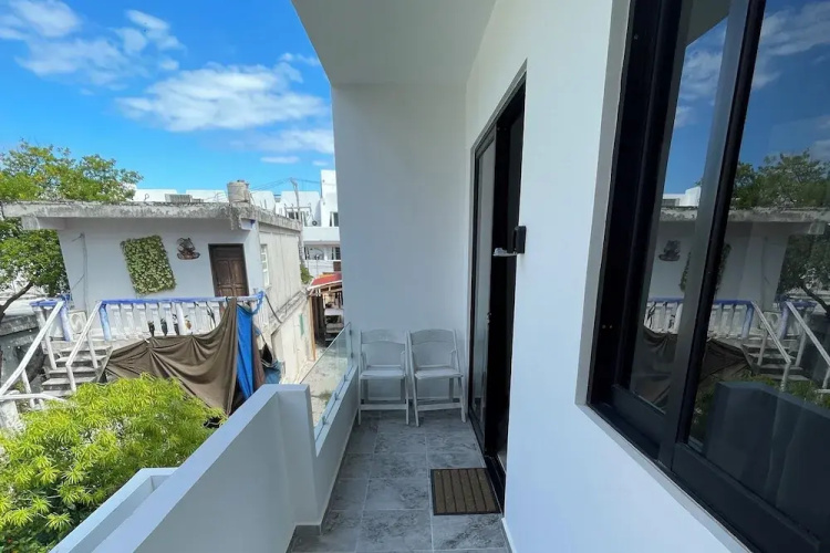 Lavish Studio w Balcony Downtown 3
