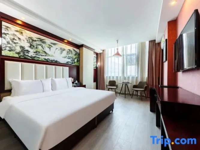 Deluxe Triple Suite