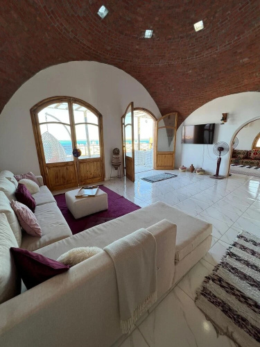 Immaculate 3-bed Apartment sea View