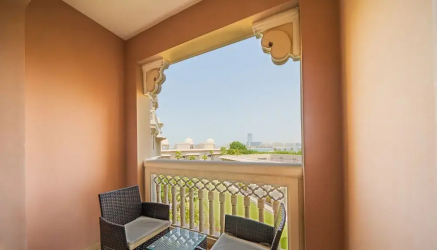 Spacious One Bedroom with Beach Access