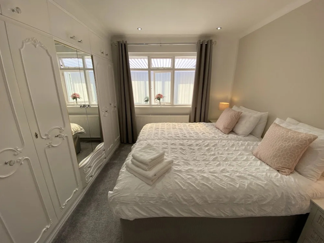 Inviting 2-Bed Bungalow