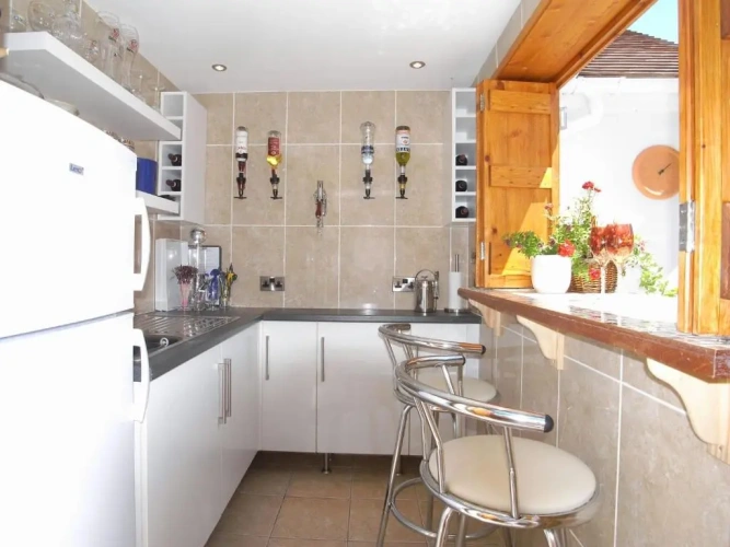 4 Bedrooms Cottage