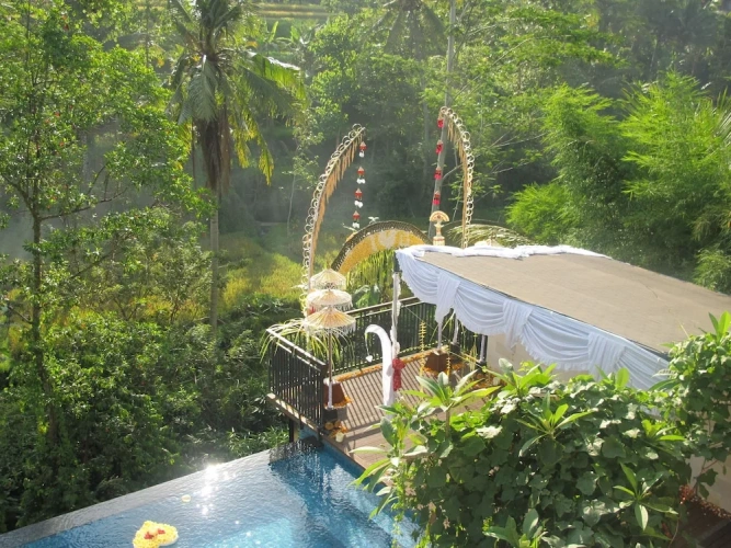 6 Bedrooms Villa with balcony