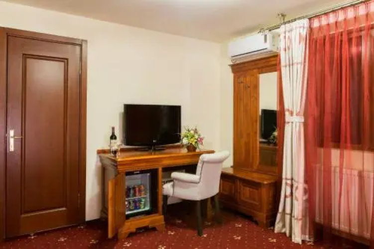 Red Hotel