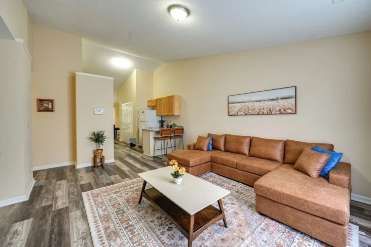 2 Bedrooms Apartment
