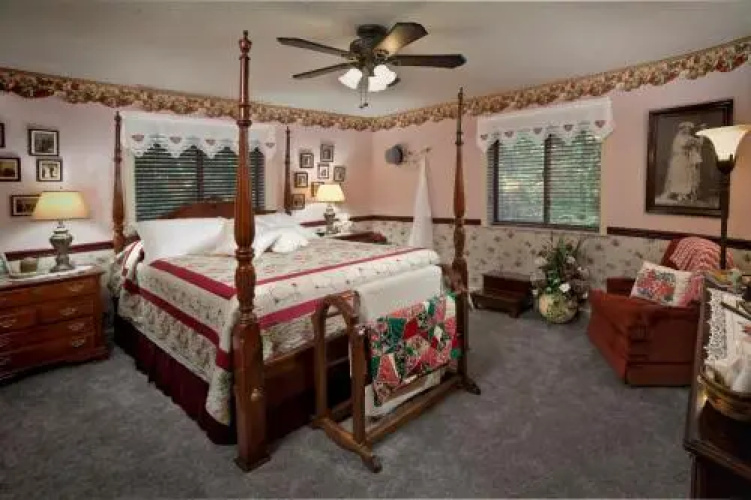 Acorn Bed And Breakfast at Mills River