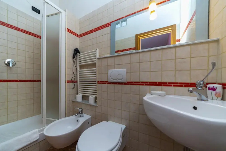 Lia Rooms 3