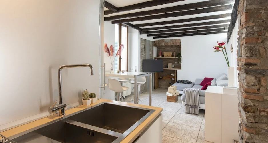 ALTIDO Romantic Loft for 3 in Perfect Como Centre