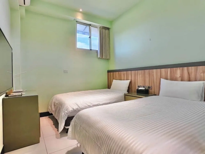 Economy Twin Basement room