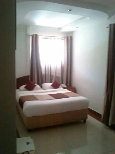 Dlux Hotel