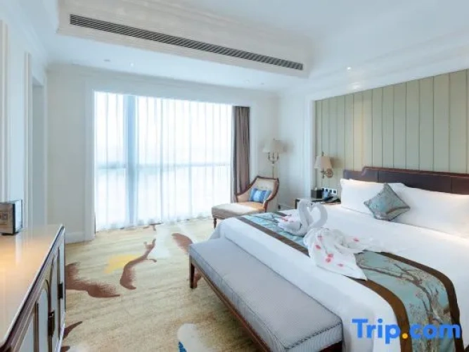 Deluxe Suite with river view