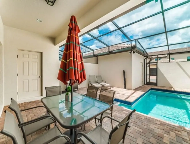 5 Bedrooms Apartment