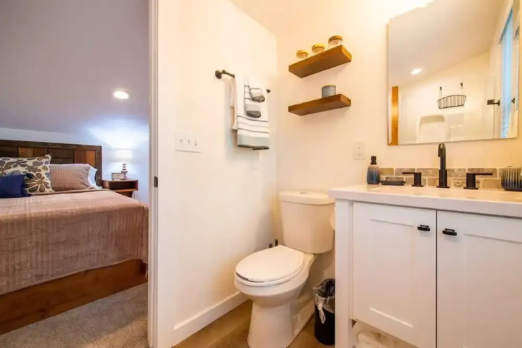 The Nuthatch Cabin 15 MIN to Magnolia Baylor