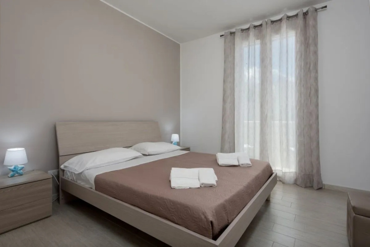 Isule Apartments