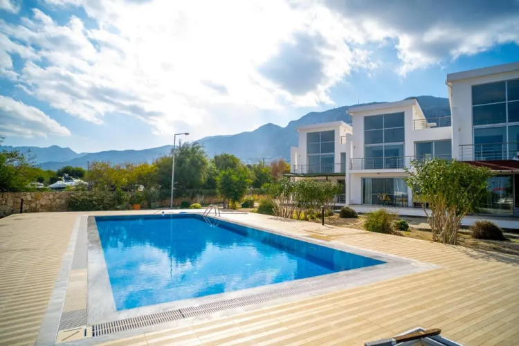Spacious Three-Bedroom Apartment with Sea View A3