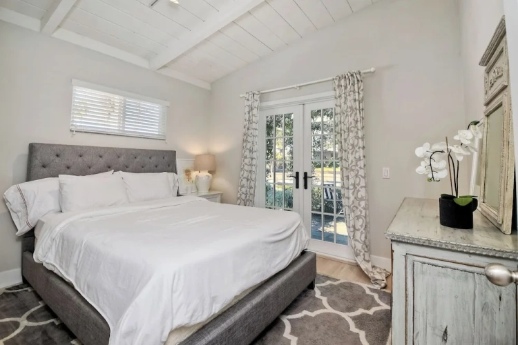 5 Bedrooms Cottage