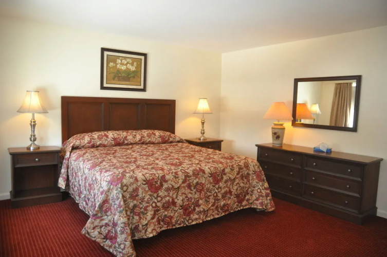 Blue Spruce Inn & Suites